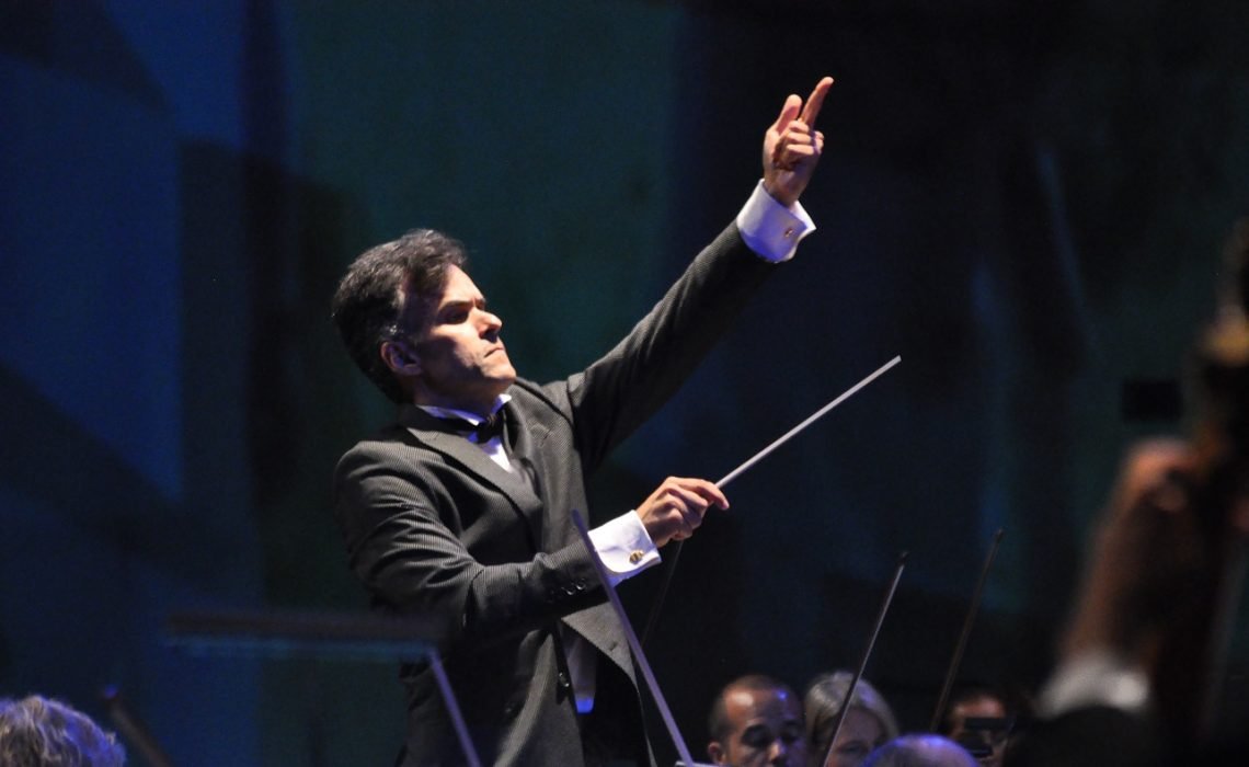 El maestro Alfonso López Chollett dirigirá a la Orquesta Julio Fonseca de Costa Rica