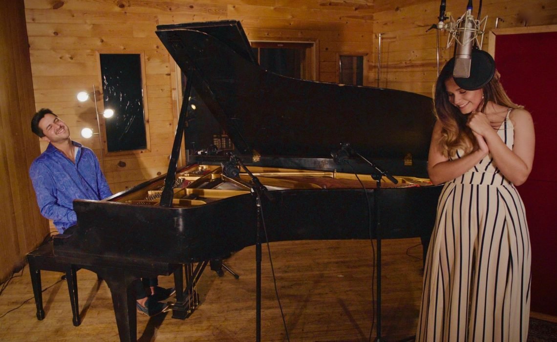 Baden Goyo y la cantante Nathasha Bravo traen su merengue “Acidito” en formato videoclip