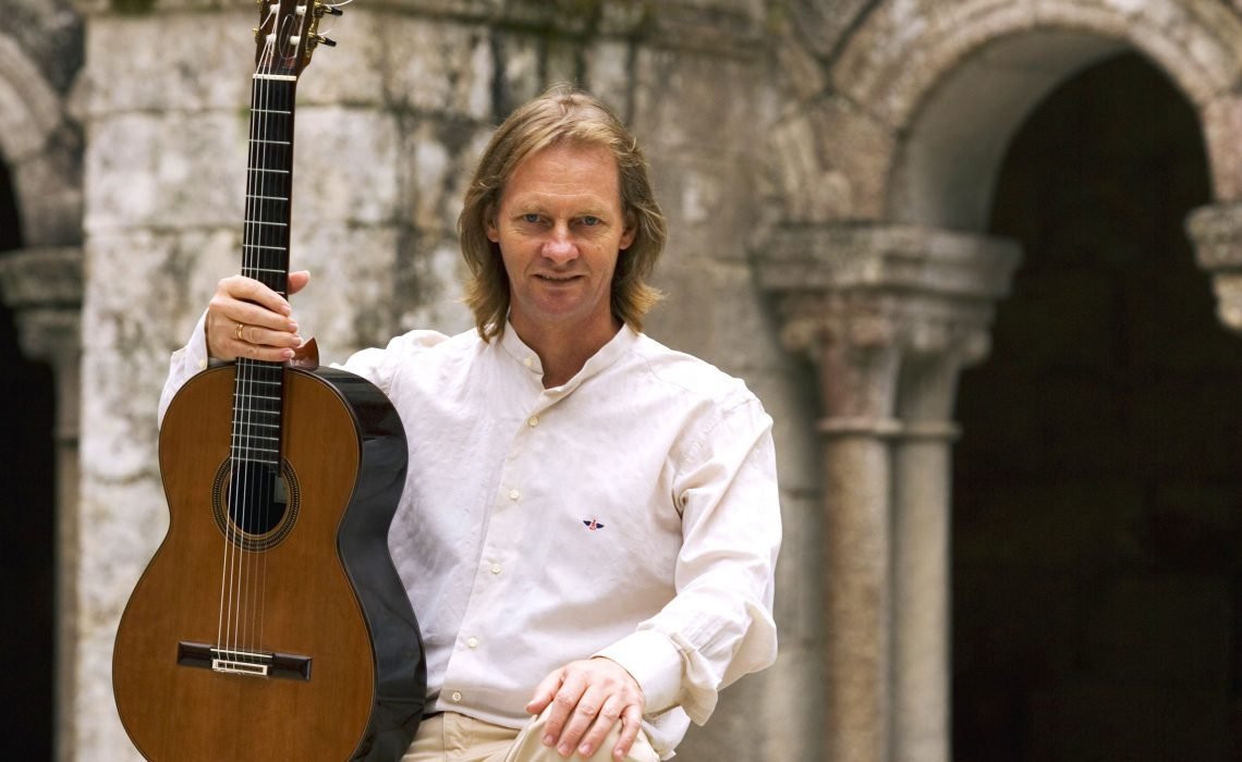 El maestro escocés David Russell grabó en un video el tema “Canción para ti”