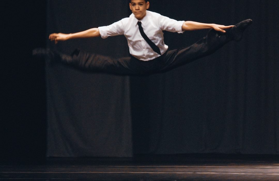 Daniel Guzmán gana el tercer lugar en Bari Ballet Competition