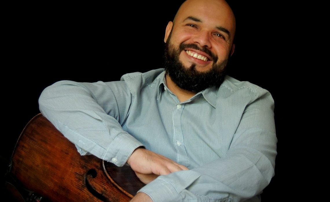 El violonchelista Juan Trujillo presenta su libro digital