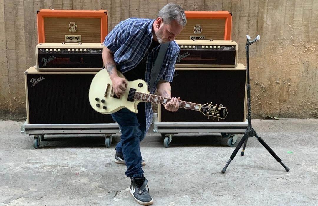El Brigadier llega a las plataformas digitales con su rock espacial