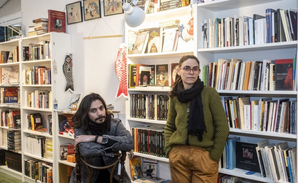 Los pequeños seres: la librería de Madrid en la que “se vende todo”