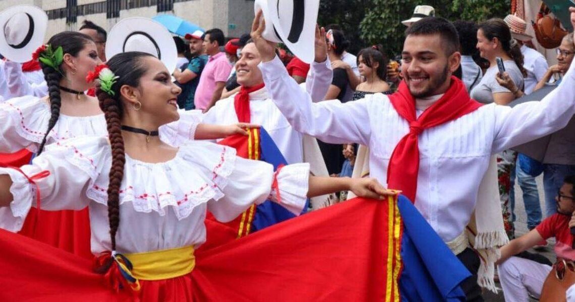 Artesanías de Colombia en la Feria Bonita 2024: Un tributo a la tradición artesanal santandereana.