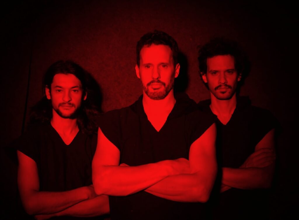 Vivac presenta su nuevo álbum “40 grados bajo la sombra”, un golpe de calor sonoro. — Correo Cultural