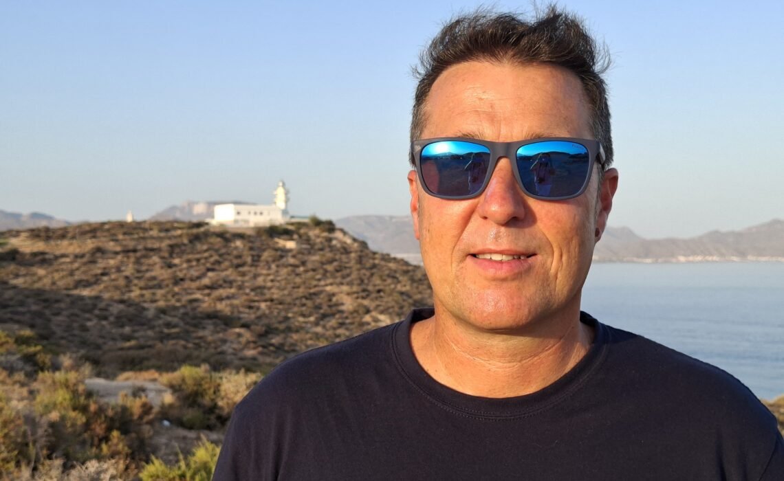 Entrevista con el escritor J. de Haro, autor de la novela  “Ecos de Verdad”.
