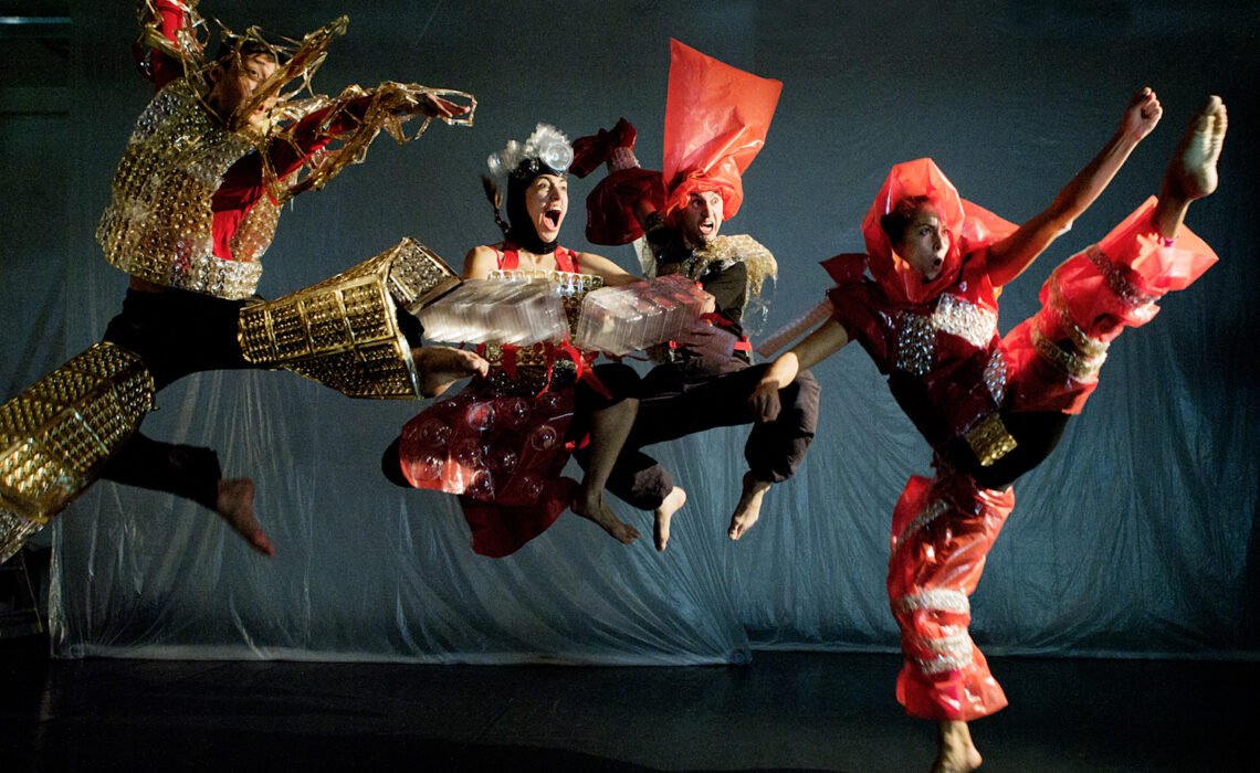 Schlaf schön schlimm, ein Tanzstück von Teresa Rotemberg, Zürich 27.03.2015 El mundo de los sueños infantiles es explorado por obra teatral Suiza.