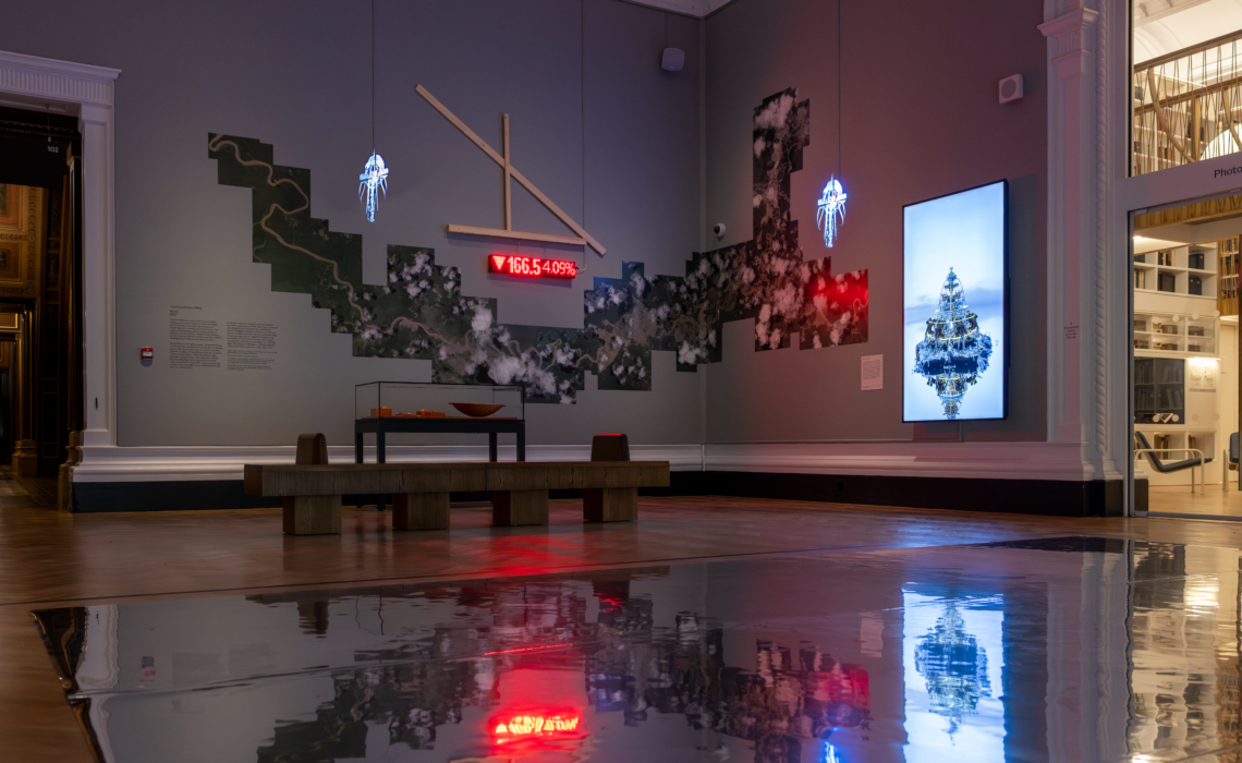 Instalación de artista colombiano sobre el río Atrato protagoniza exposición en el Victoria and Albert Museum del Reino Unido.