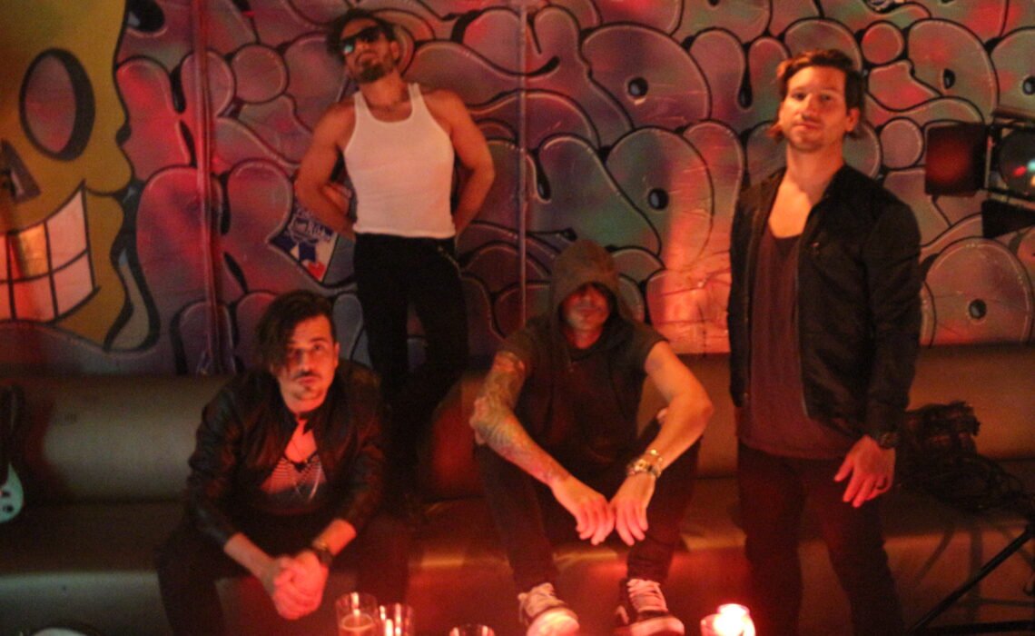 Raúl Ramírez: el arquitecto musical de la banda Sun City Riot.