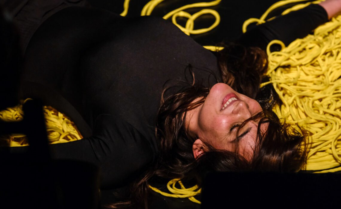 El cuarto día del FIAV Bogotá 2026 se vivió con danza colombiana y obras de Ruanda y México