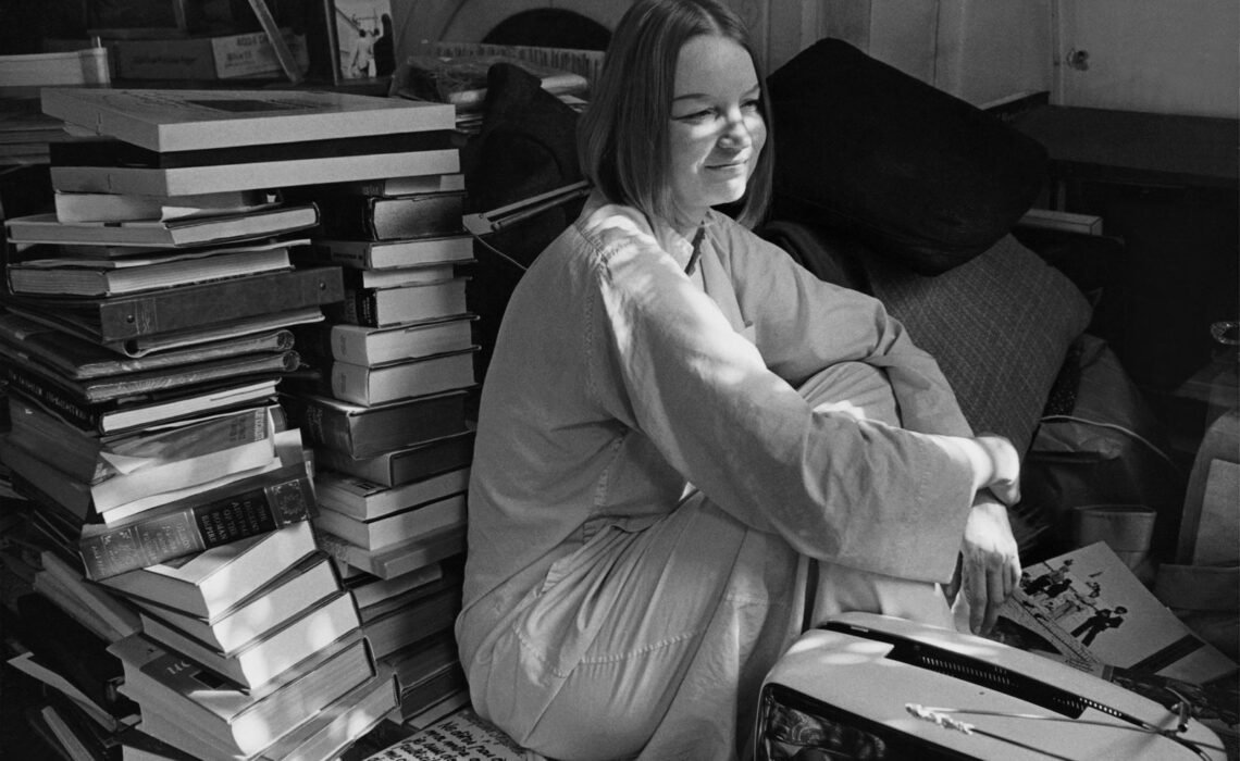 Exposición de María Teresa Boulton  se presenta en la Sala de Exposiciones de la Biblioteca UCAB.