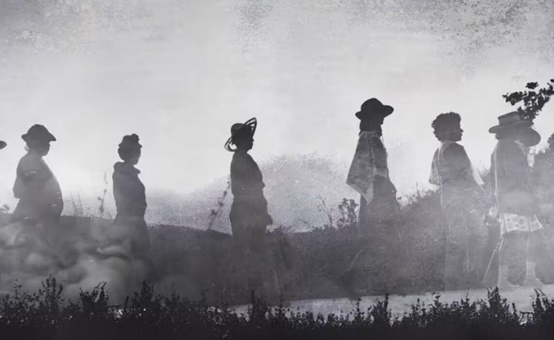 De 800 profesores a 86 caminantes: la marcha que cambió la educación pública en Colombia llega al cine.
