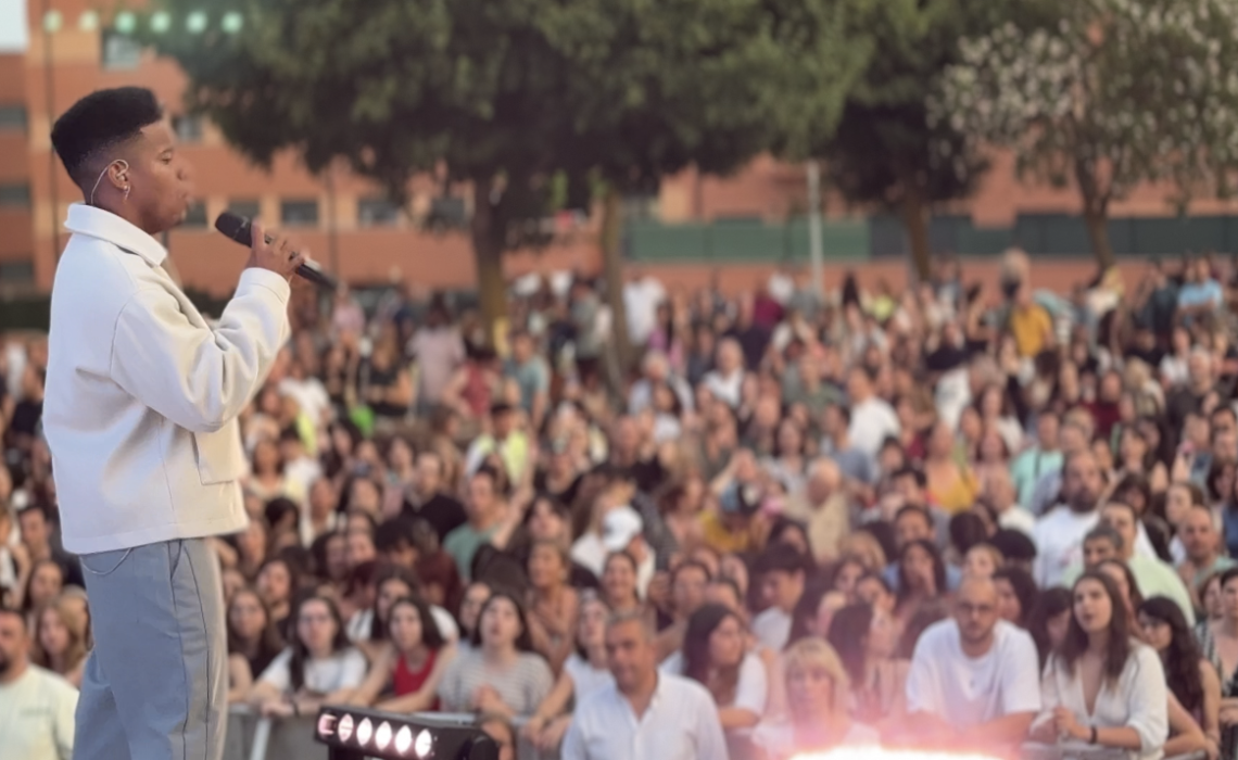 Lowis Ye conquista España como parte de la Gira de Verano de Cadena Dial.
