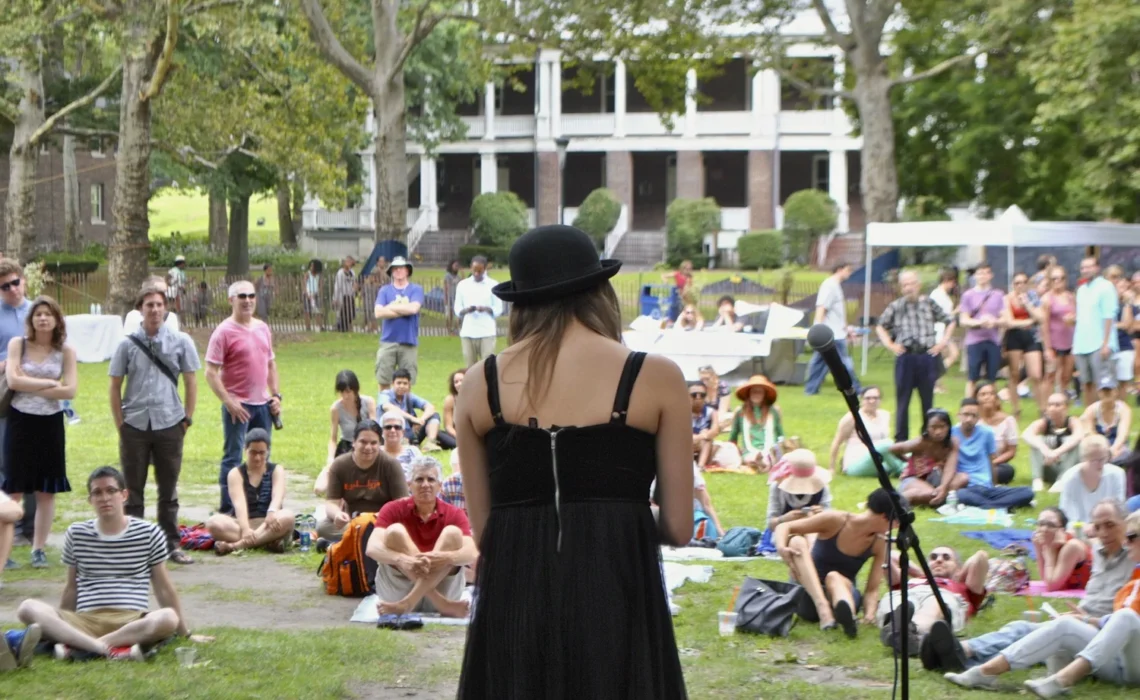 La poesía se muda a una isla: Comienza el New York City Poetry Festival 2026