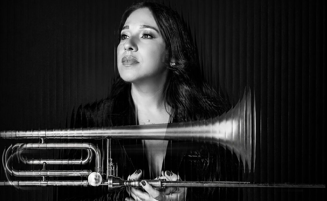 En medio de la gira con Karol G, la trombonista venezolana Mayerlin Carrero promociona su nuevo disco solista