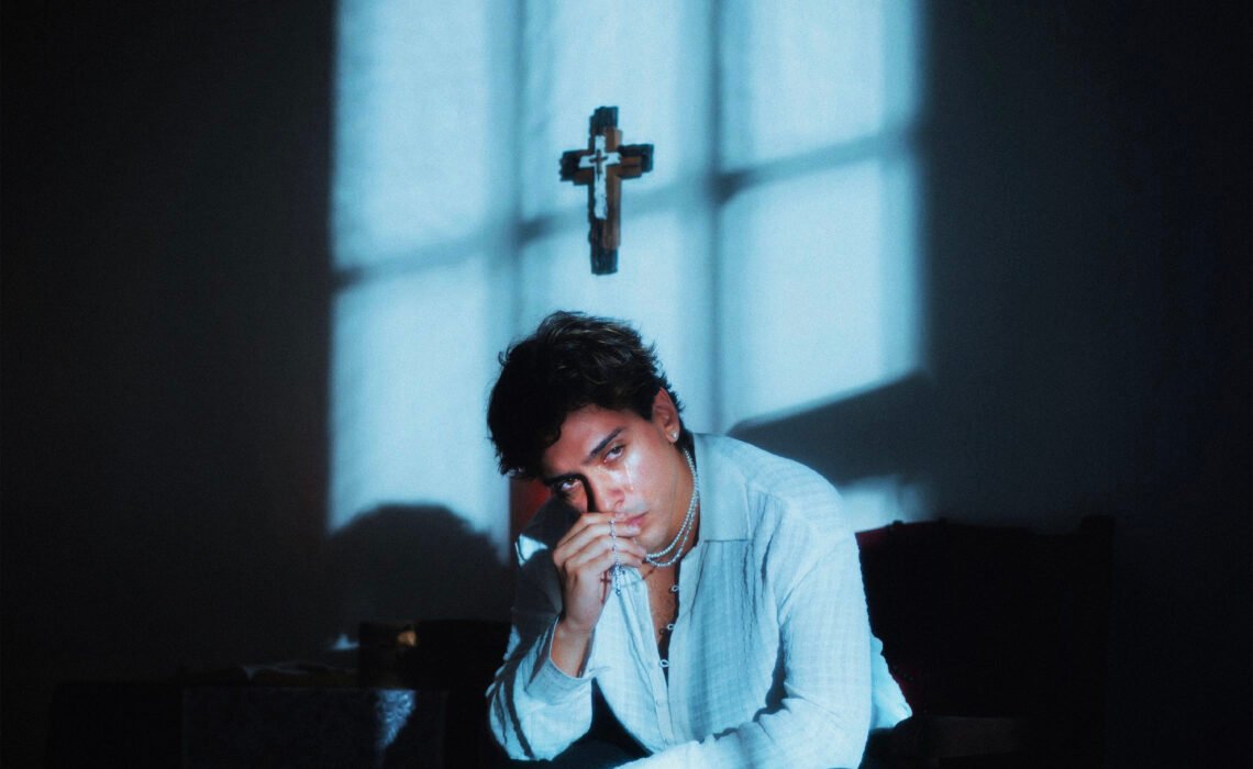 El artista Kevin Figman presenta su EP debut titulado “Martirio”, un viaje musical por el deseo, la obsesión y el desamor